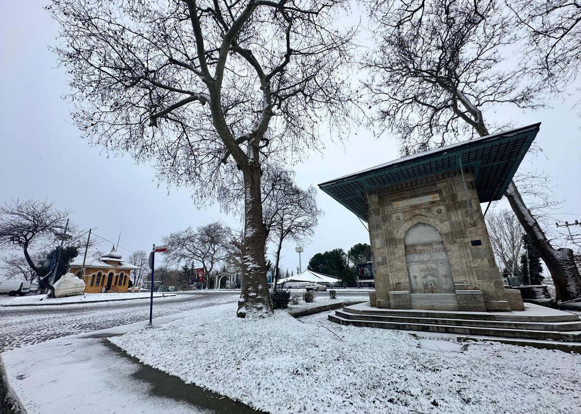 Kar yağışı başladı, tatil haberleri art arda geldi İşte 12 Ocak Pazartesi günü okulların tatil edildiği il ve ilçeler...