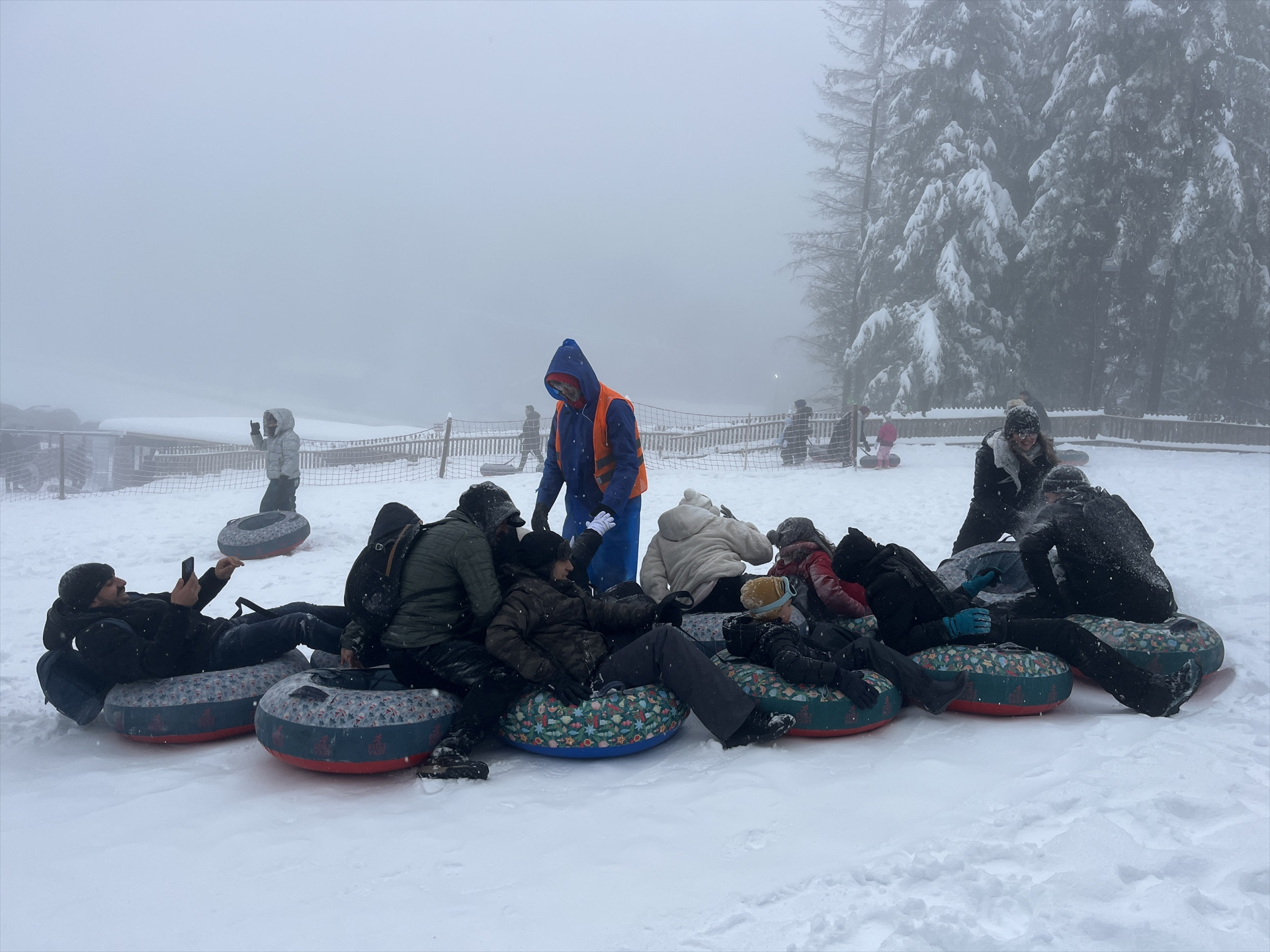 Kar yağışı başladı, tatil haberleri art arda geldi İşte 12 Ocak Pazartesi günü okulların tatil edildiği il ve ilçeler...