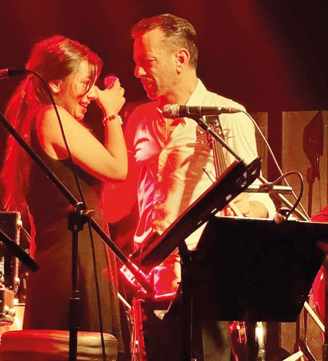 Kızıyla ilk kez sahnede