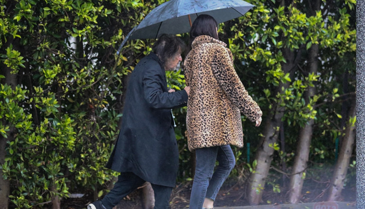 Hala torunu yaşında sevgili peşinde... İlk kez birisi arkasından konuştu: Annemin aşkı, benim çok değerli üvey babamdı'