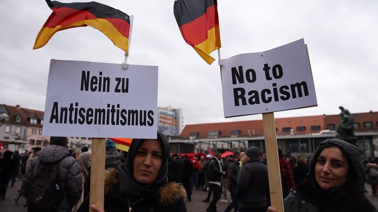 Almanya'da gençler internetle radikalleşiyor