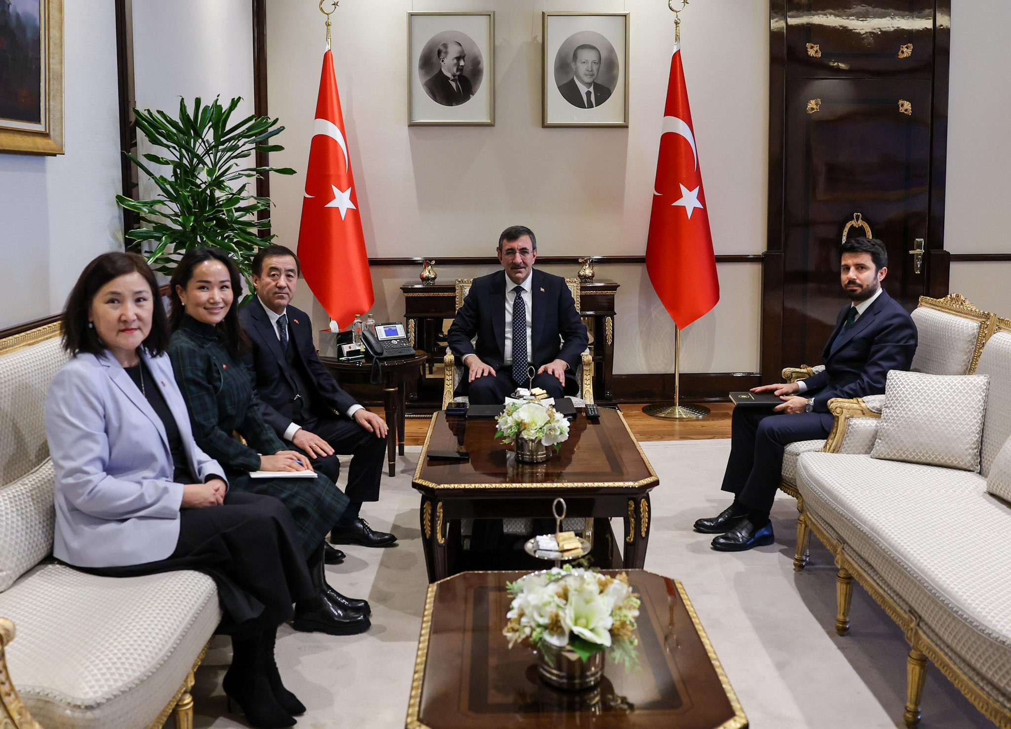 Cevdet Yılmaz, Moğolistan ve Japonya'nın Ankara büyükelçilerini kabul etti