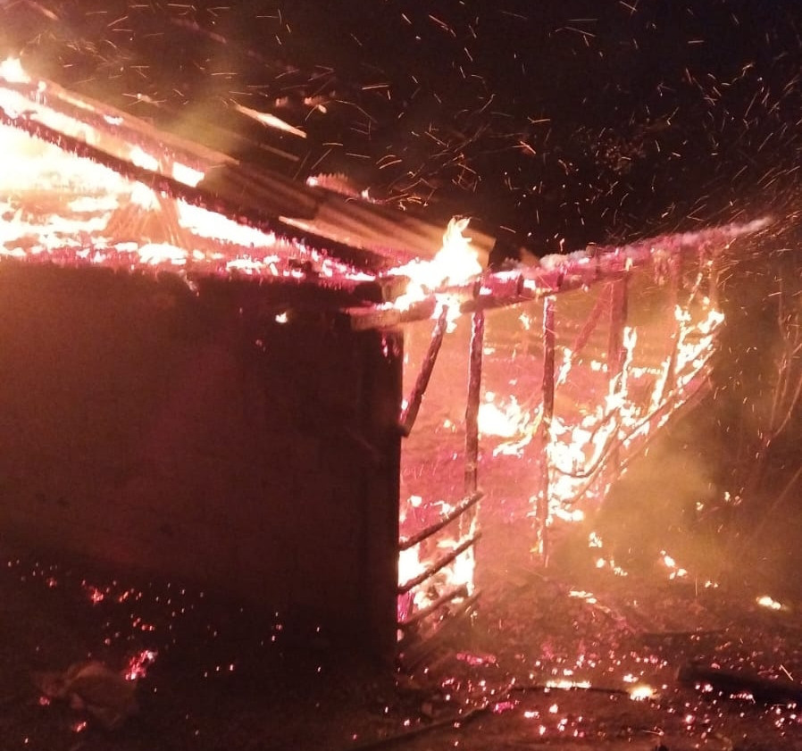 Sobadan çıkan yangın, evi küle çevirdi