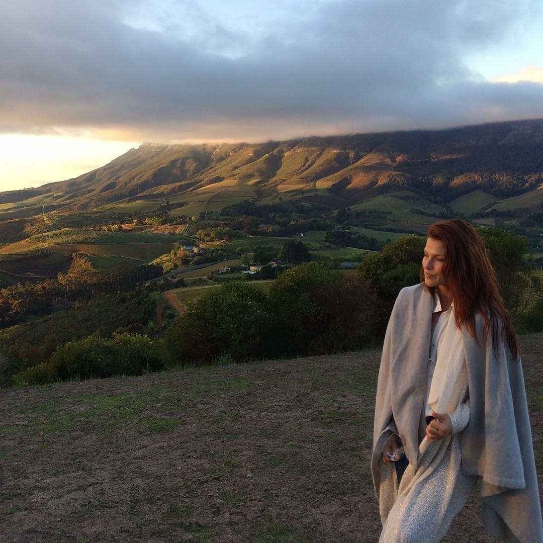 Büyük şehirden kaçıp dağ kasabasına taşındılar… Gerçek mutluluk buymuş ‘Çocuklarımız için yaptık’