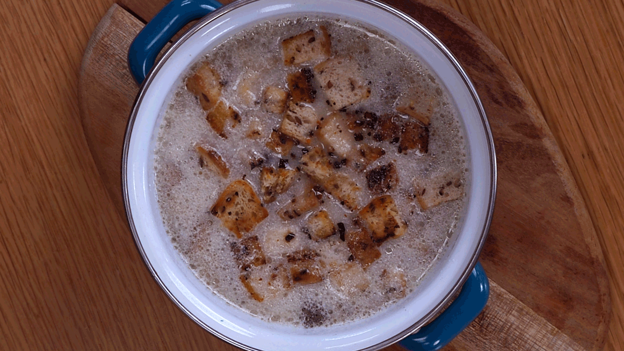 Kruton ile glutensiz kremalı mantar çorbası tarifi (Videolu)