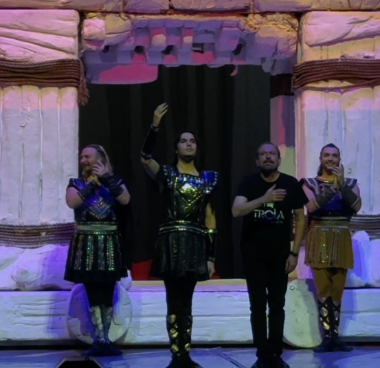 Yaprak Dökümünün Caneriydi... Ünlü oyuncunun mutlu günü