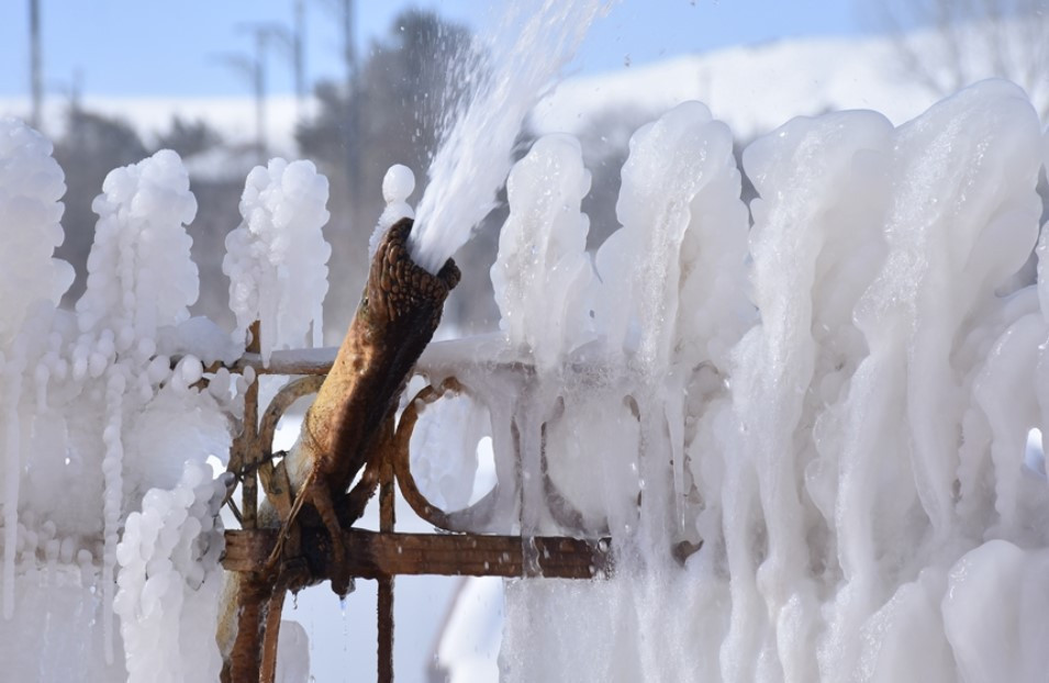 45 derecelik suyun anlık buza dönüştüğü nokta; Altınkale