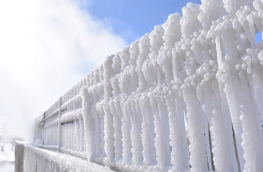 45 derecelik suyun anlık buza dönüştüğü nokta; Altınkale