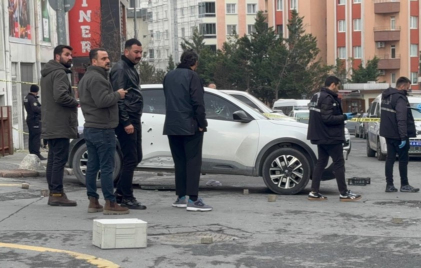 Kağıthane'de aracında silahlı saldırıya uğrayan kişi hayatını kaybetti