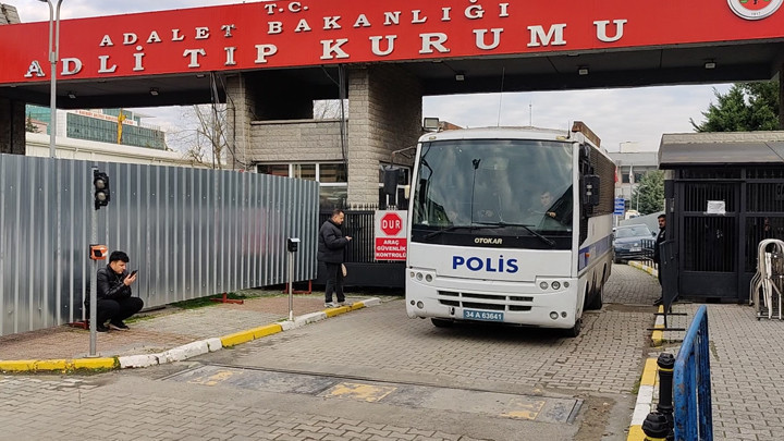 'Uyuşturucu' soruşturmasında gözaltına alınanlar Adli Tıp Kurumu'na getirildi