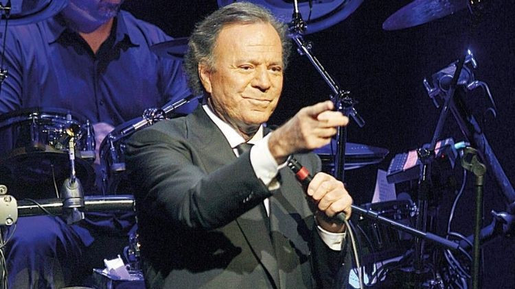 Julio Iglesias taciz iddialarını reddetti