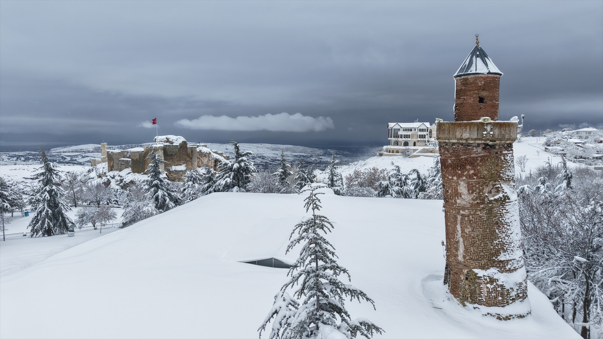 Kent beyaza büründü Büyüleyen manzara dronla görüntülendi