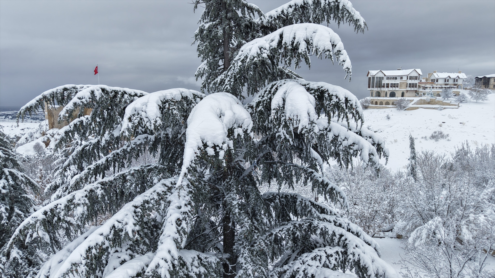 Kent beyaza büründü Büyüleyen manzara dronla görüntülendi