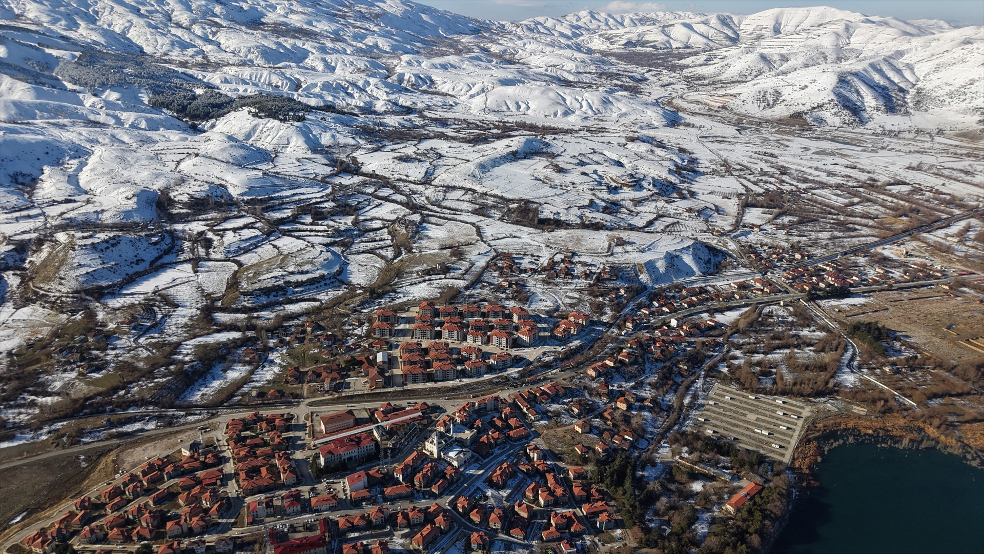 Kent beyaza büründü Büyüleyen manzara dronla görüntülendi