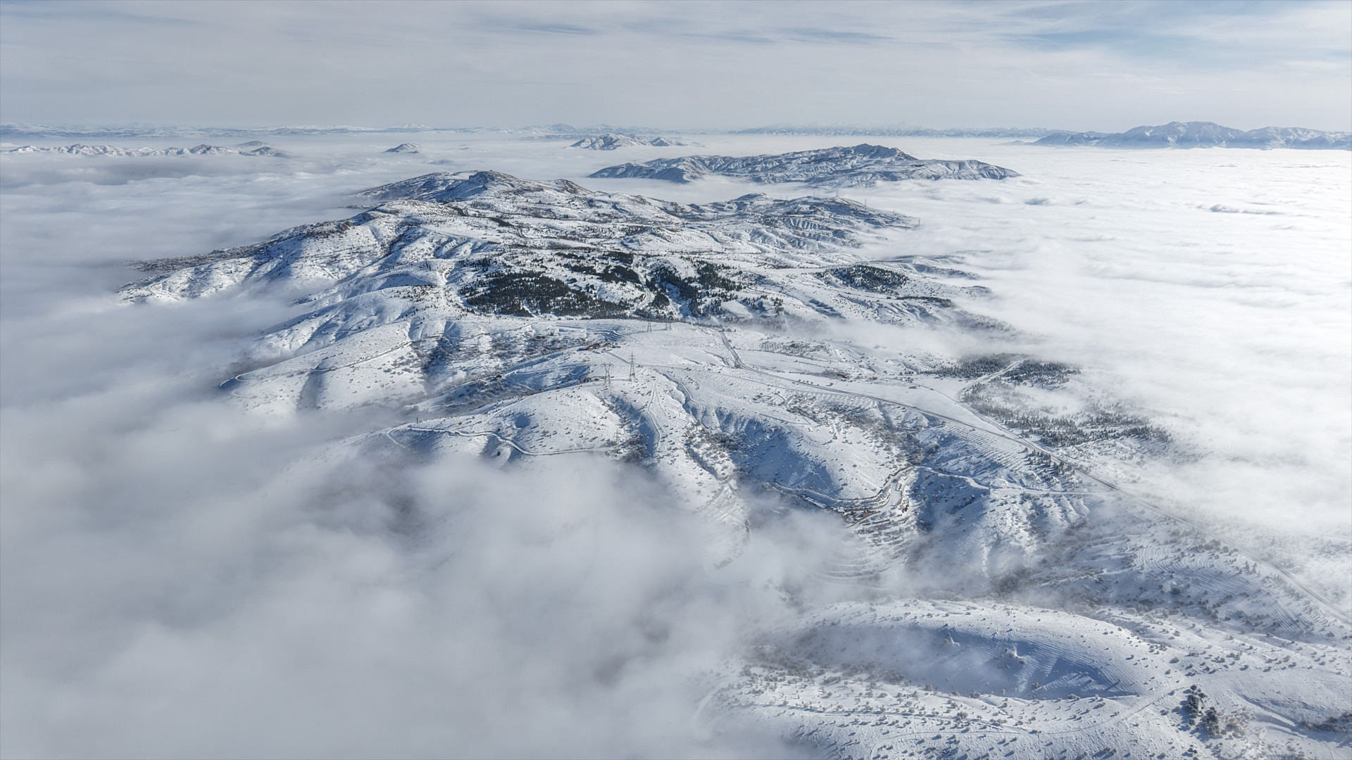 Kent beyaza büründü Büyüleyen manzara dronla görüntülendi