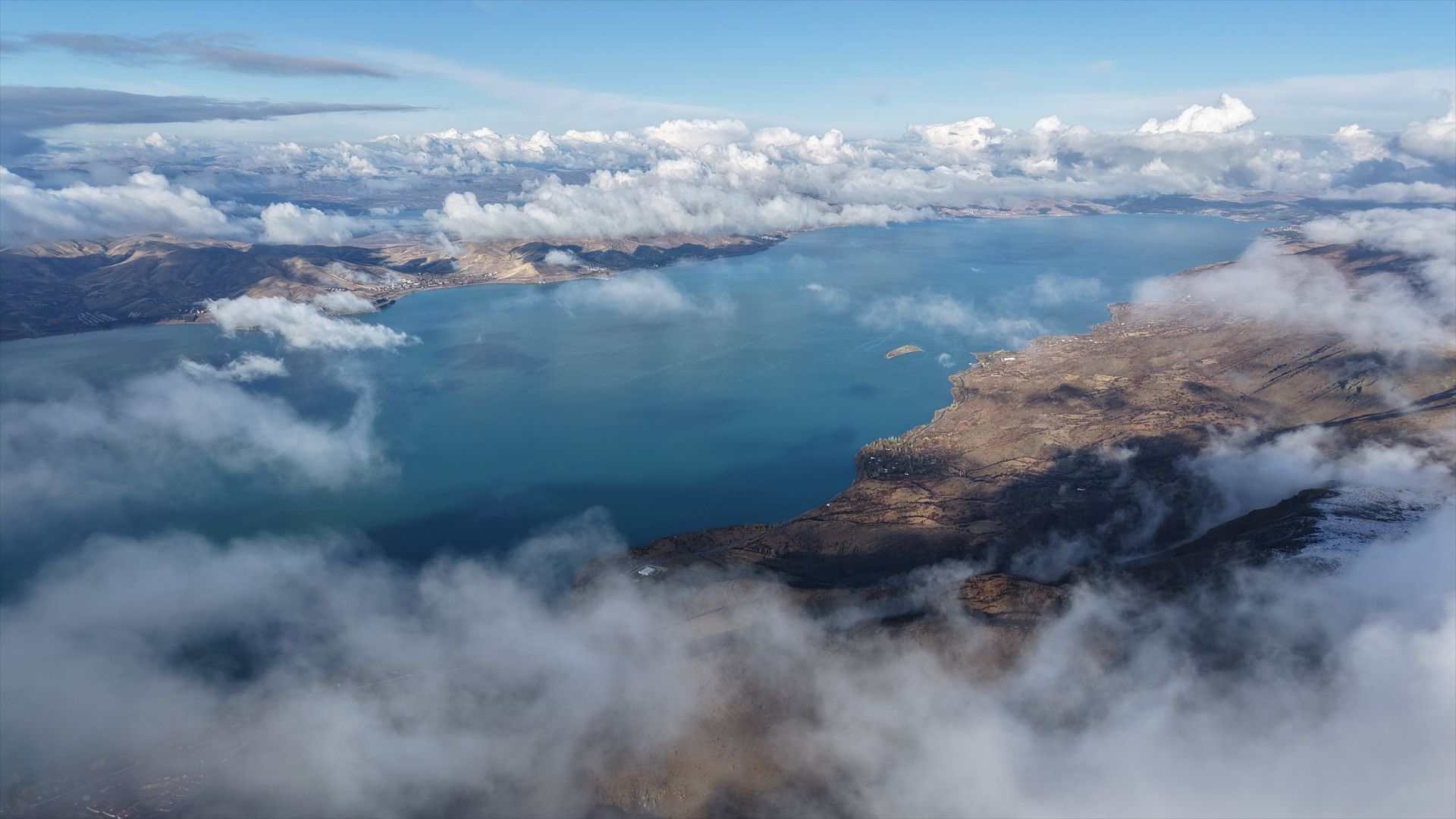 Kent beyaza büründü Büyüleyen manzara dronla görüntülendi