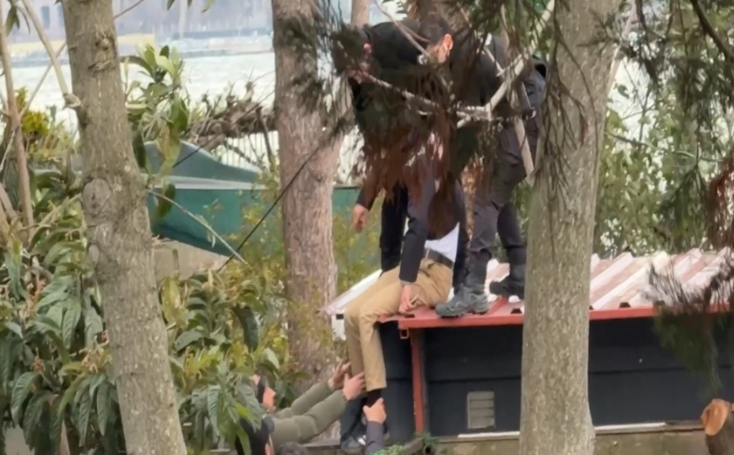 Silahla başından vurulup öldürülen maktulün yakınları çatıda sinir krizi geçirdi