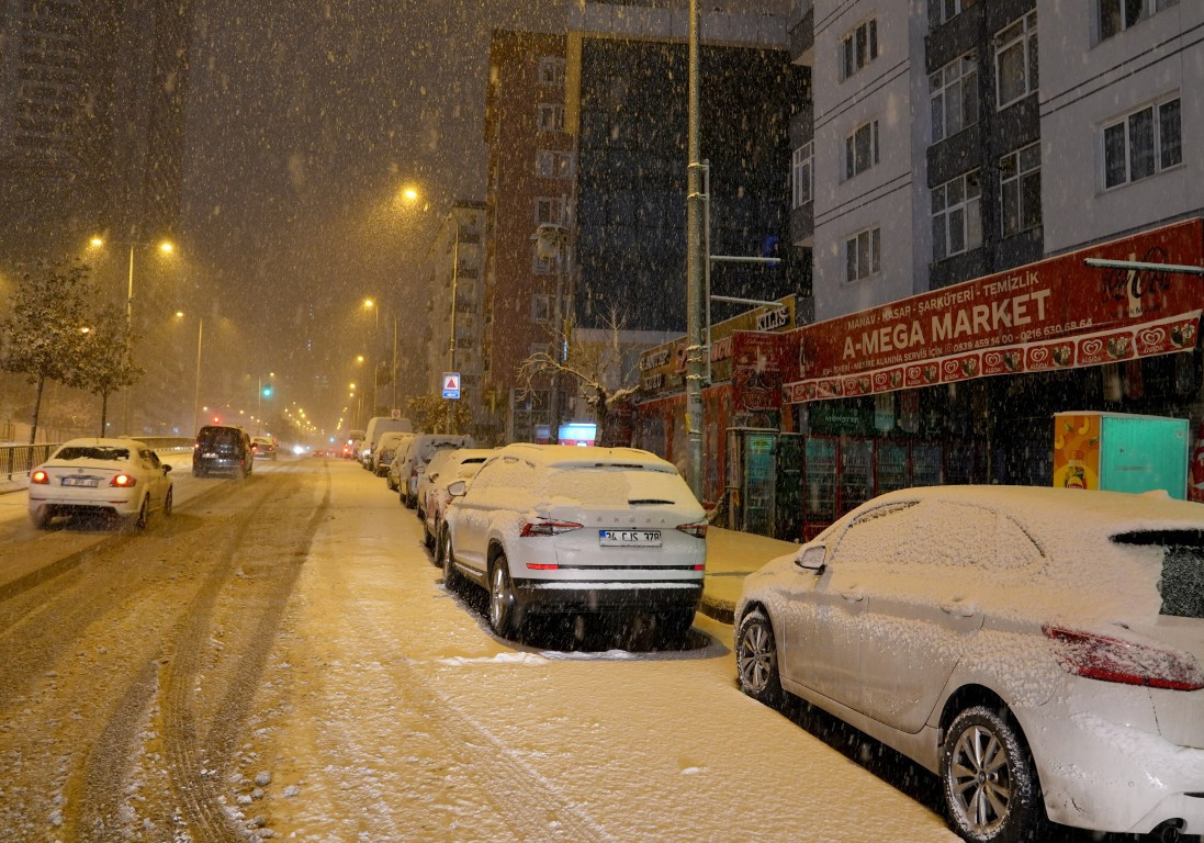  Şehir adeta beyaza büründü