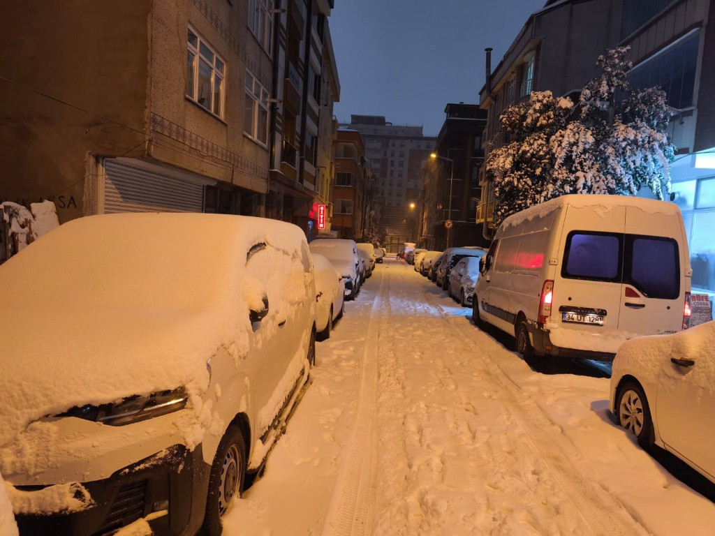  Şehir adeta beyaza büründü