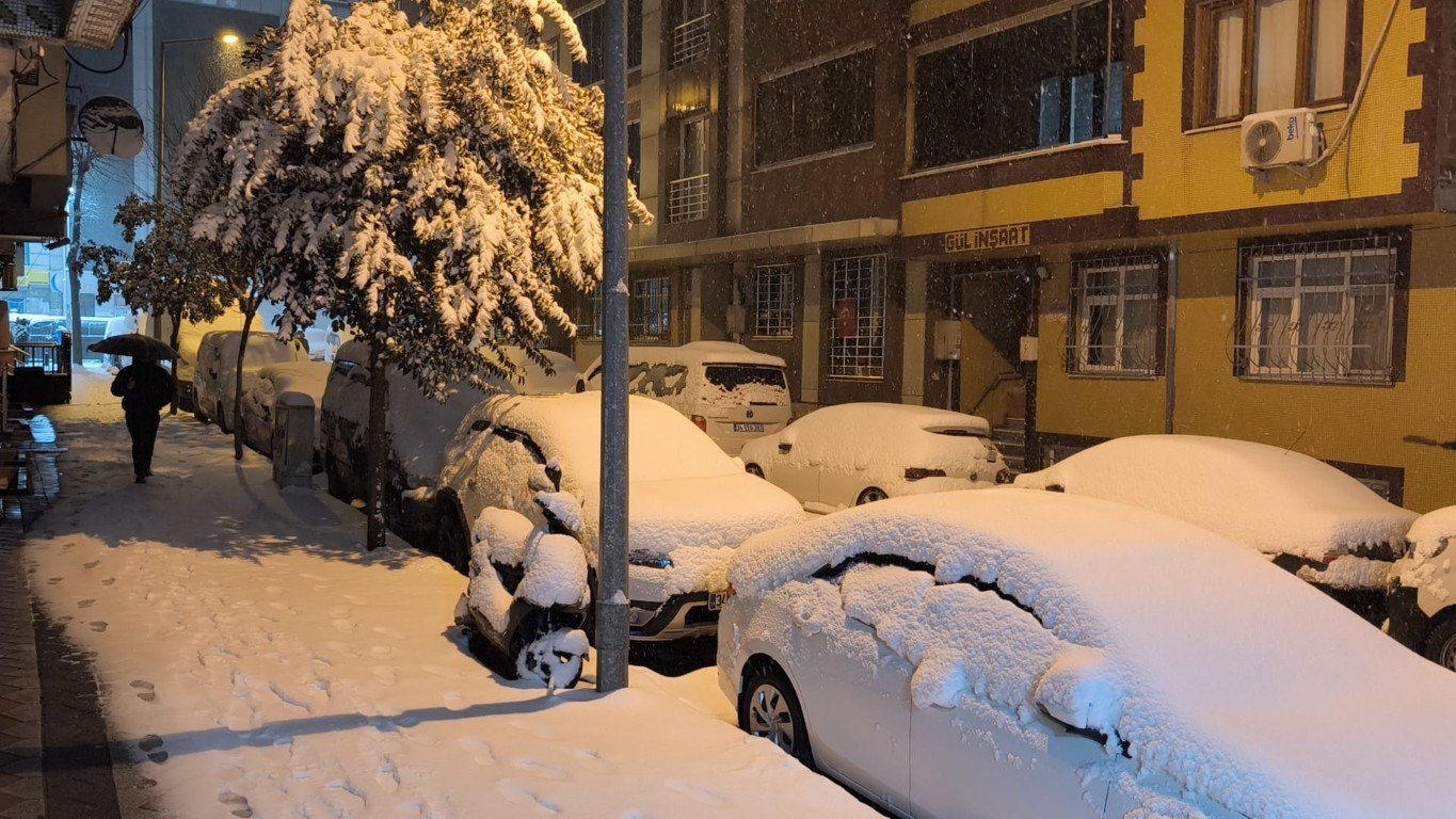  Şehir adeta beyaza büründü