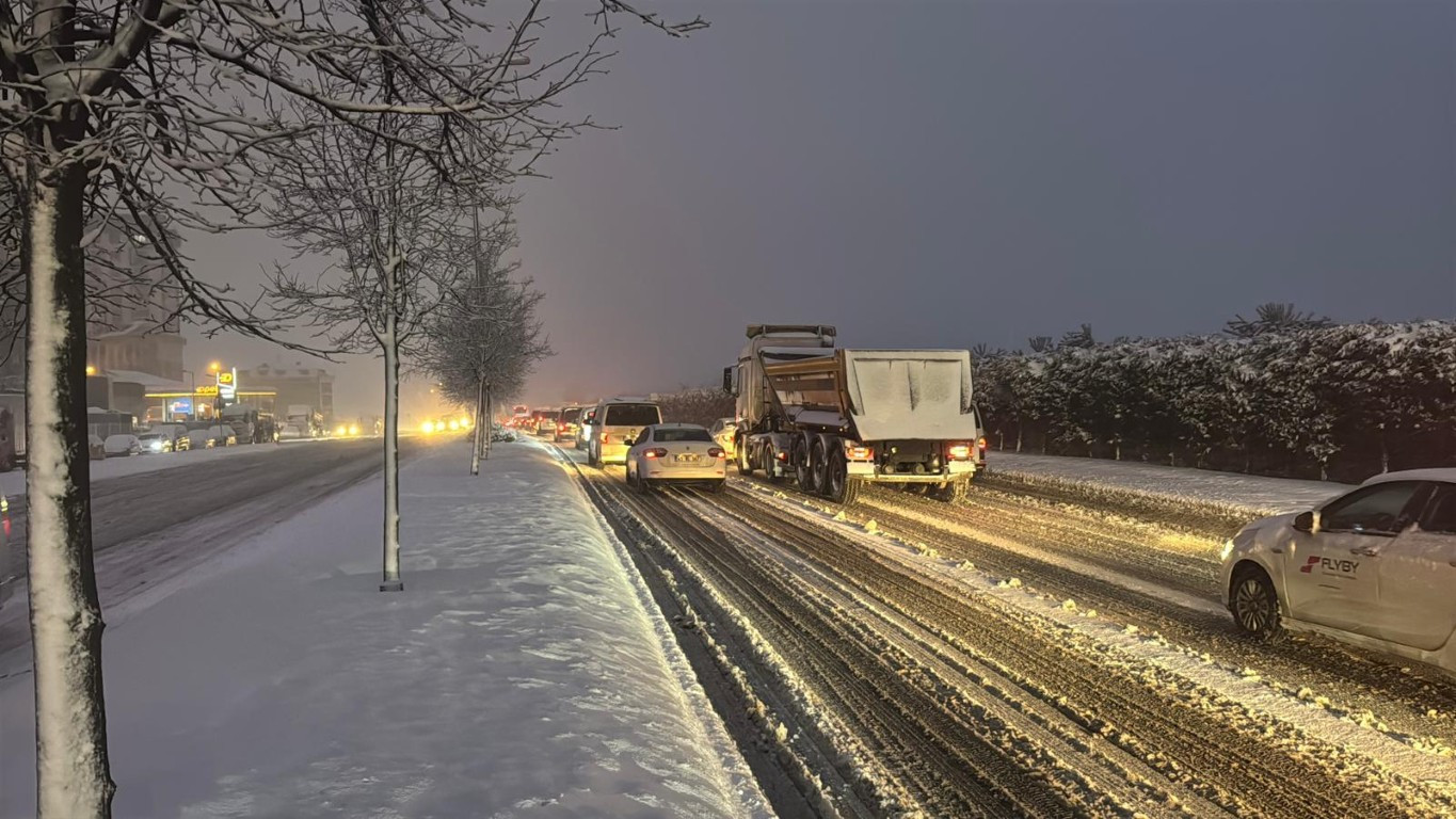  Şehir adeta beyaza büründü