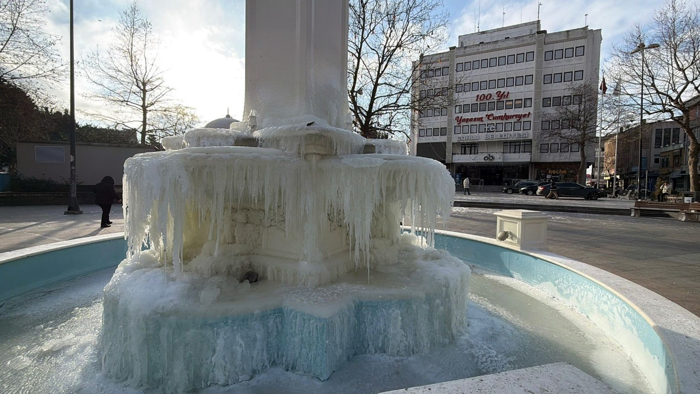 İstanbulun yanı başında Sibirya soğukları: Eksi 11i gördüler, her yer buz tuttu