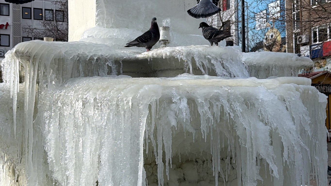İstanbulun yanı başında Sibirya soğukları: Eksi 11i gördüler, her yer buz tuttu