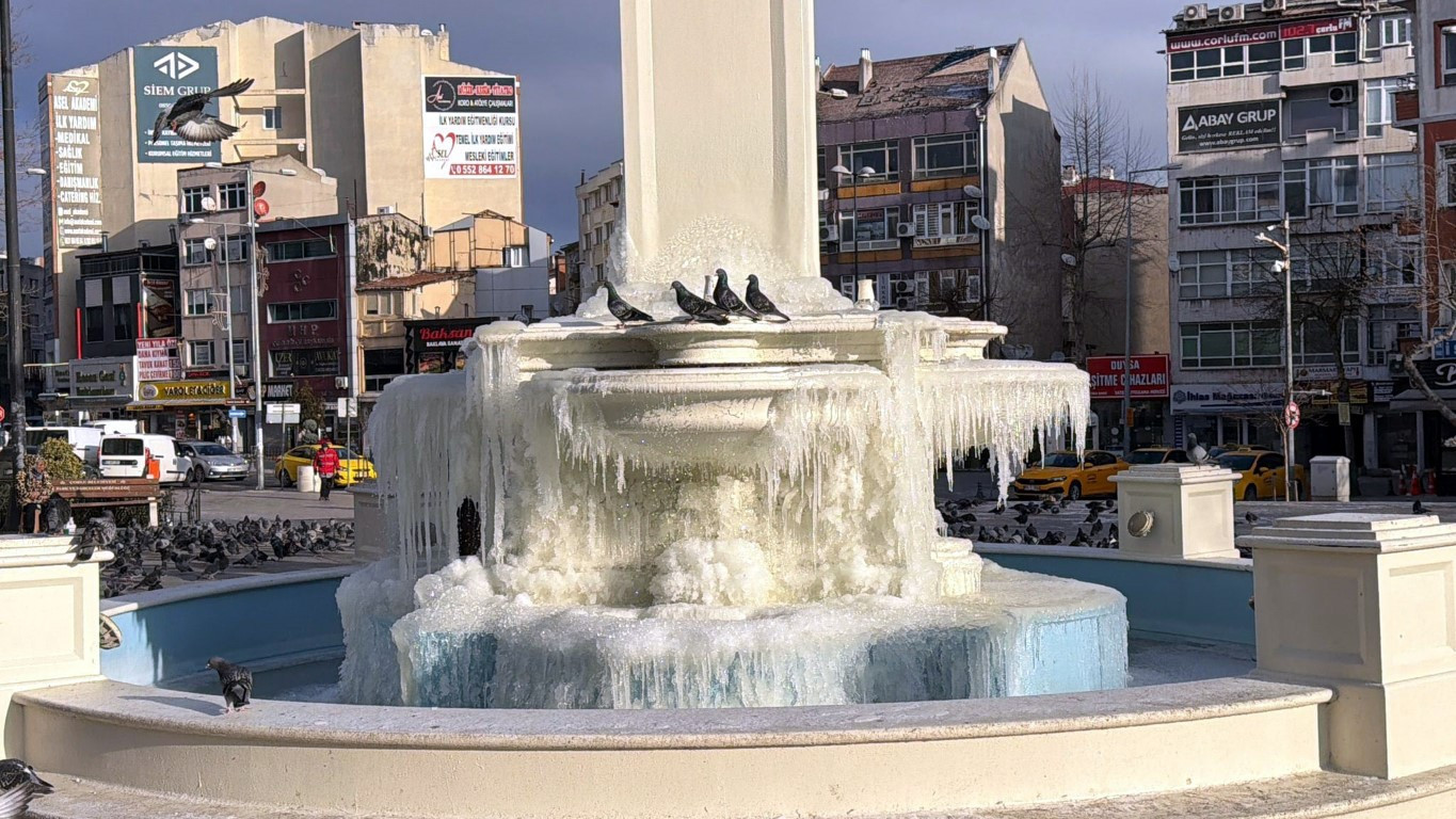İstanbulun yanı başında Sibirya soğukları: Eksi 11i gördüler, her yer buz tuttu