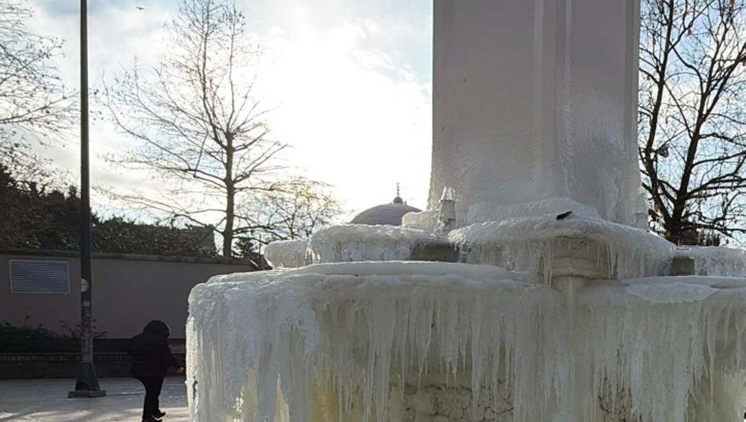 İstanbul'un yanı başında Sibirya soğukları: Eksi 11'i gördüler, her yer buz tuttu