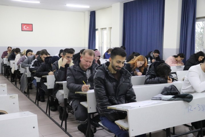 Öğrencilerden etkilendi, akademisyenlik yolunda ilerliyor Beni durakta görünce çok şaşırıyorlar