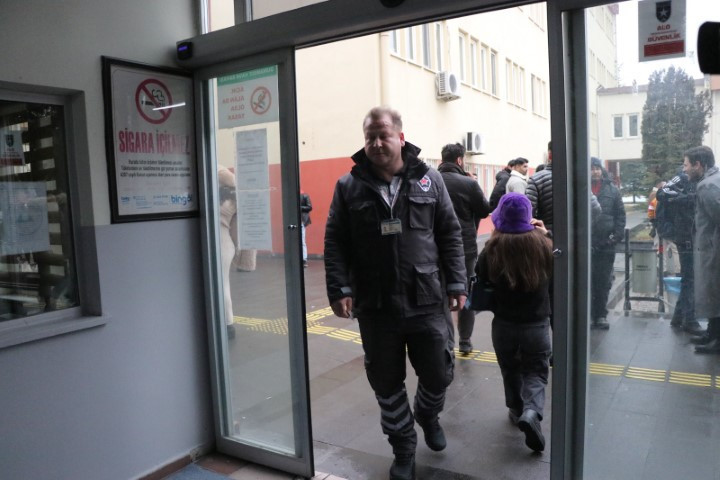 Öğrencilerden etkilendi, akademisyenlik yolunda ilerliyor Beni durakta görünce çok şaşırıyorlar