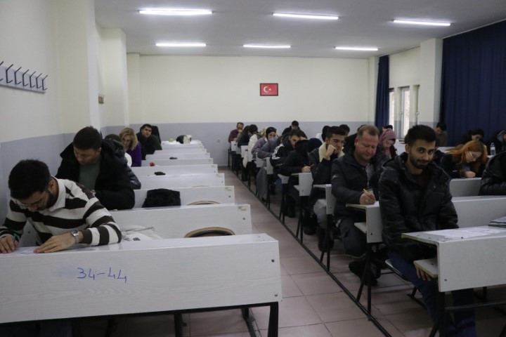 Öğrencilerden etkilendi, akademisyenlik yolunda ilerliyor Beni durakta görünce çok şaşırıyorlar