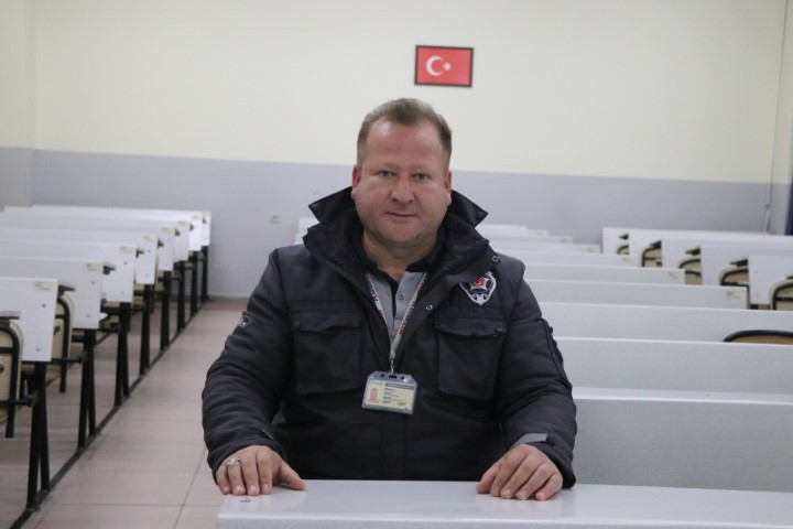 Öğrencilerden etkilendi, akademisyenlik yolunda ilerliyor Beni durakta görünce çok şaşırıyorlar