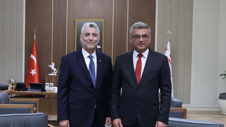 Ticaret Bakanı Bolat, KKTC'de Cumhurbaşkanı Erhürman ile görüştü
