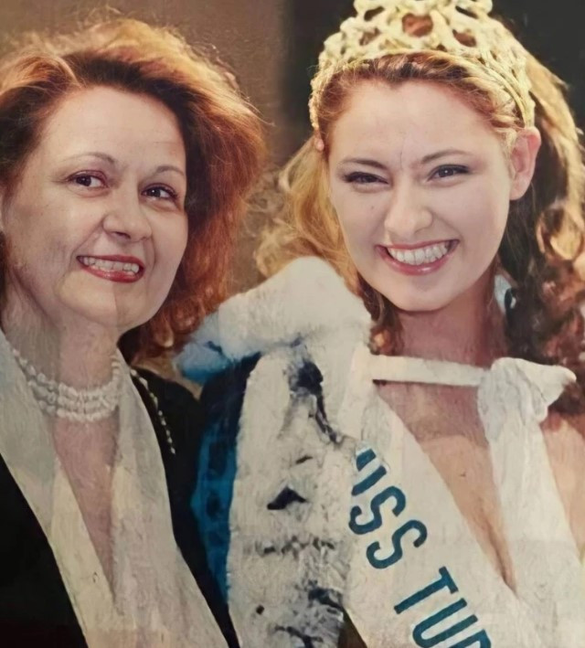 Fotoğraftaki herkes ünlü Sen gittin, biz eksik kaldık... 