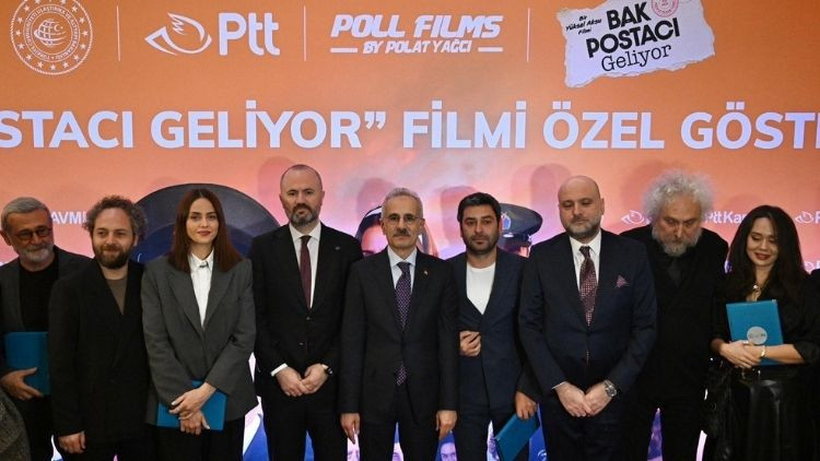 Bakan Uraloğlu, 'Bak Postacı Geliyor' filminin gösterimine katıldı