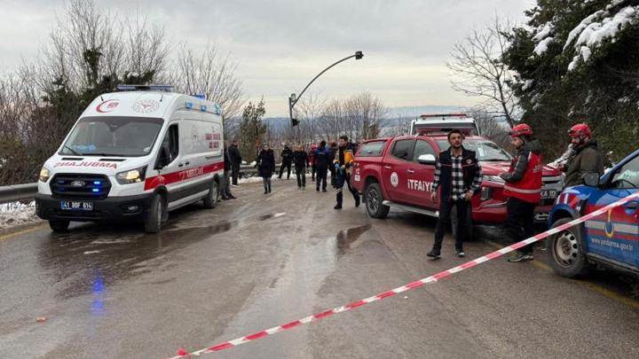 Kocaeli'de yolcu otobüsü şarampole yuvarlandı: Çok sayıda yaralı var