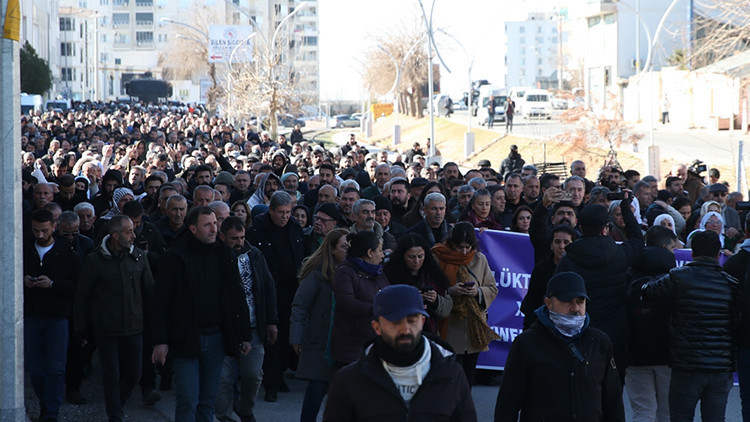 Nusaybin'deki izinsiz gösterilere emniyet güçlerinden müdahale