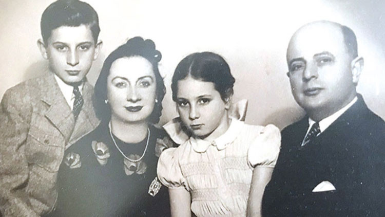 Futbol oynarken sakatlanınca sahneyi seçti… 'İstesem Hollywood'da çalışırdım' demişti... Ömrünün 72 yılını Türk tiyatrosuna verdi