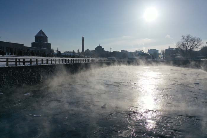  Sıfırın altında 32.7 derece ölçüldü 4 metre uzunluğunda buz sarkıtları oluştu