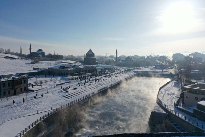  Sıfırın altında 32.7 derece ölçüldü 4 metre uzunluğunda buz sarkıtları oluştu