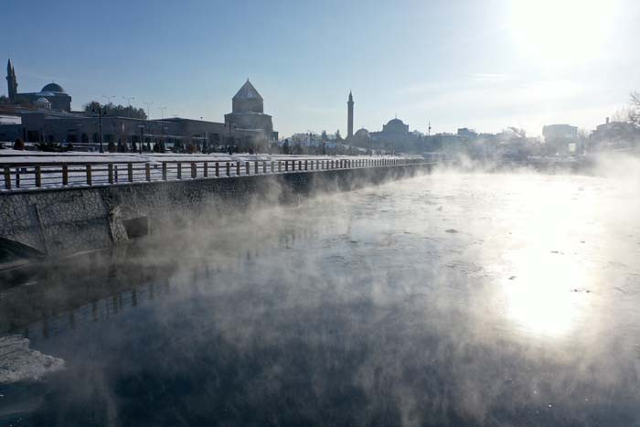  Sıfırın altında 32.7 derece ölçüldü 4 metre uzunluğunda buz sarkıtları oluştu
