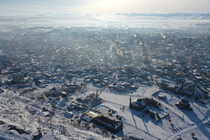  Sıfırın altında 32.7 derece ölçüldü 4 metre uzunluğunda buz sarkıtları oluştu