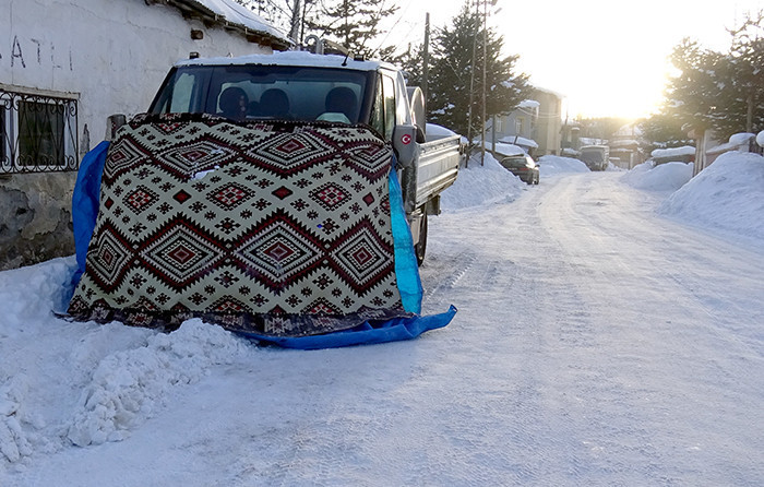  Sıfırın altında 32.7 derece ölçüldü 4 metre uzunluğunda buz sarkıtları oluştu