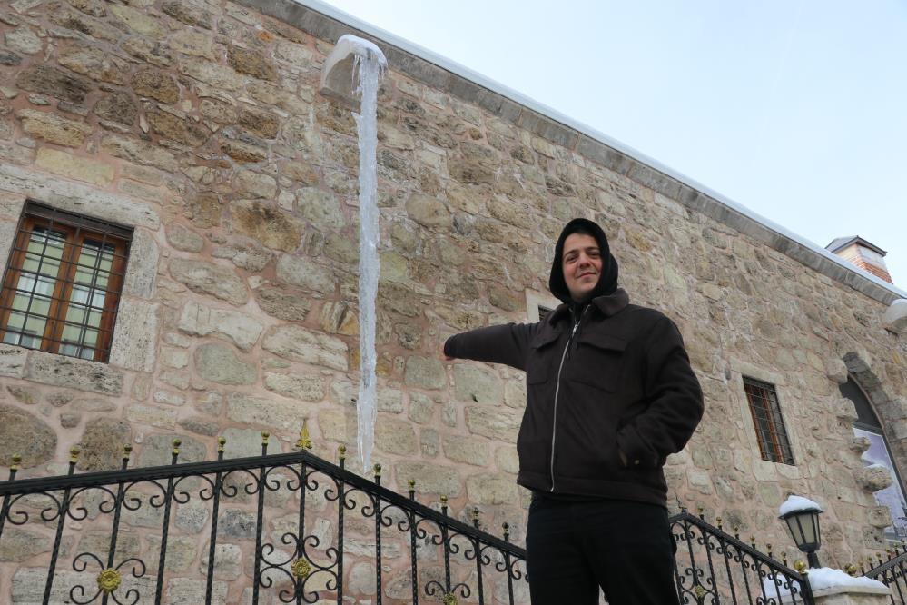  Sıfırın altında 32.7 derece ölçüldü 4 metre uzunluğunda buz sarkıtları oluştu