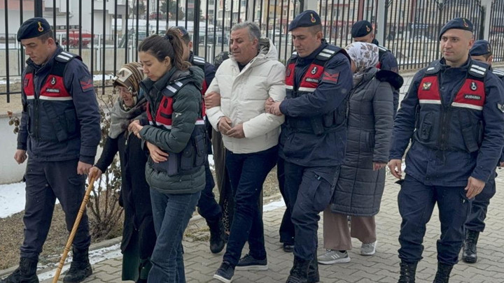 Yozgat'ta 87 yaşındaki kadının ölen kardeşinin kimliğiyle 21 yıl boyunca maaş aldığı ortaya çıktı! İnanılmaz detaylar...