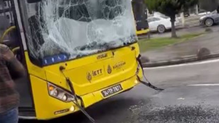 İki İETT otobüsü çarpıştı: Yaralılar var