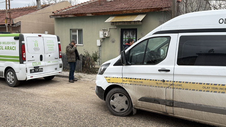Eskişehir'de yatağında ölü bulunan Eren’in ölüm nedeni araştırılıyor