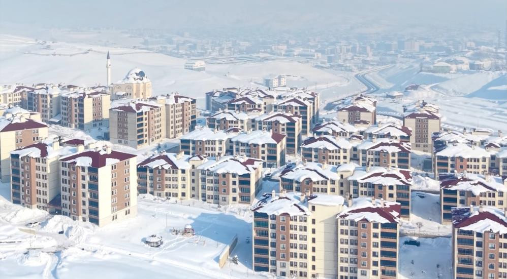 Türkiyenin en soğuk ilçesi belli oldu: Sıfırın altında 32.7 derece ölçüldü 4 metre uzunluğunda buz sarkıtları oluştu