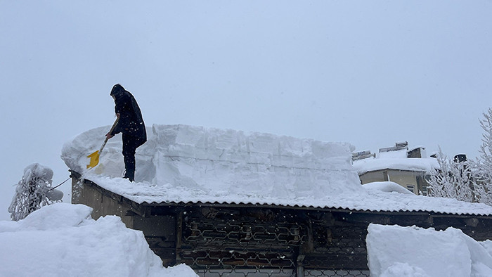Türkiyenin en soğuk ilçesi belli oldu: Sıfırın altında 32.7 derece ölçüldü 4 metre uzunluğunda buz sarkıtları oluştu